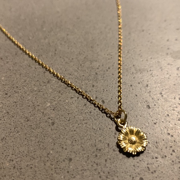 BRAND NEW Gold Boho Flower Necklace - Picture 4 of 4